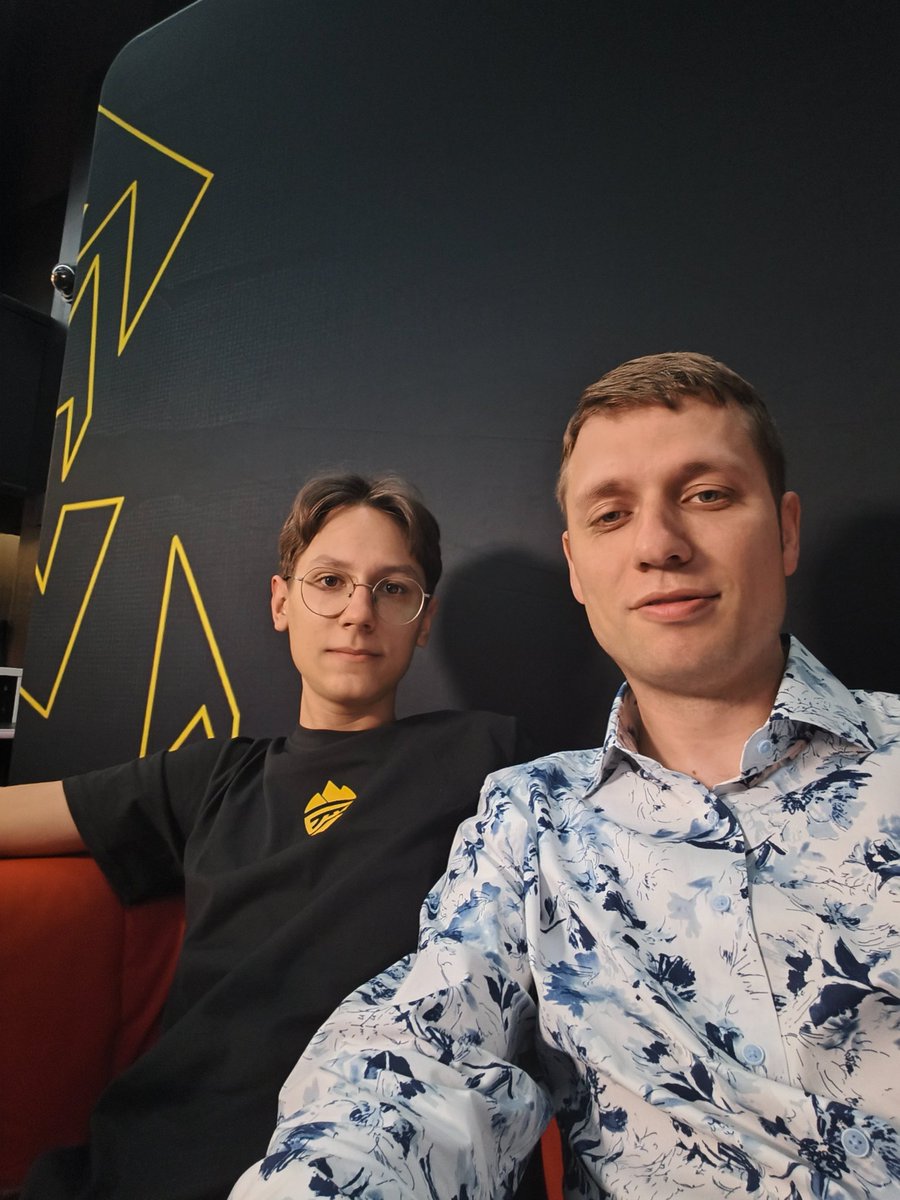 BsgieCast's tweet photo. Dzisiaj finały obowiązkowo z synkiem @BambikXDE wpadajcie na transmisje i do @KinguinLounge gotuje @ARRMYgg i @GalaxyCupCS2 jest klasa https://t.co/NHQnSBzwrC
