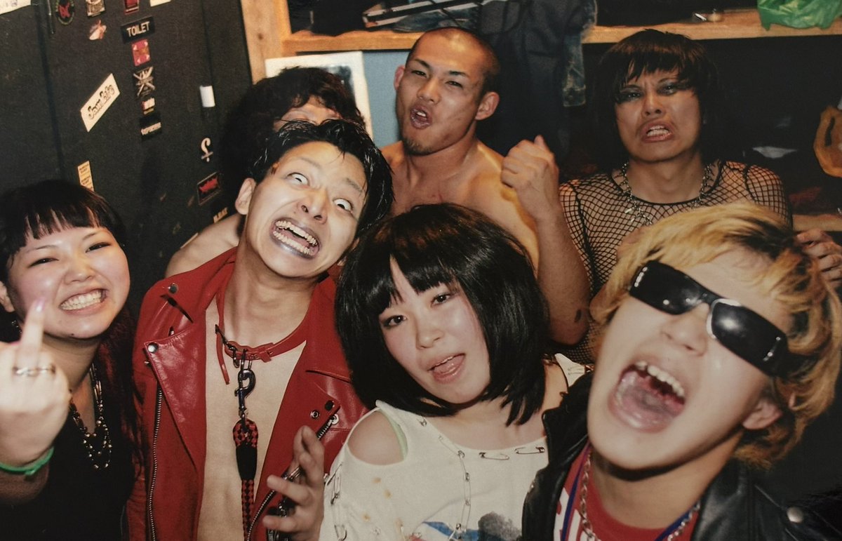 ryuketsujuda's tweet photo. 2007年頃→2026年

流血ブリザード 初代スタッフ
バーバラと https://t.co/wSj0F2VA6c