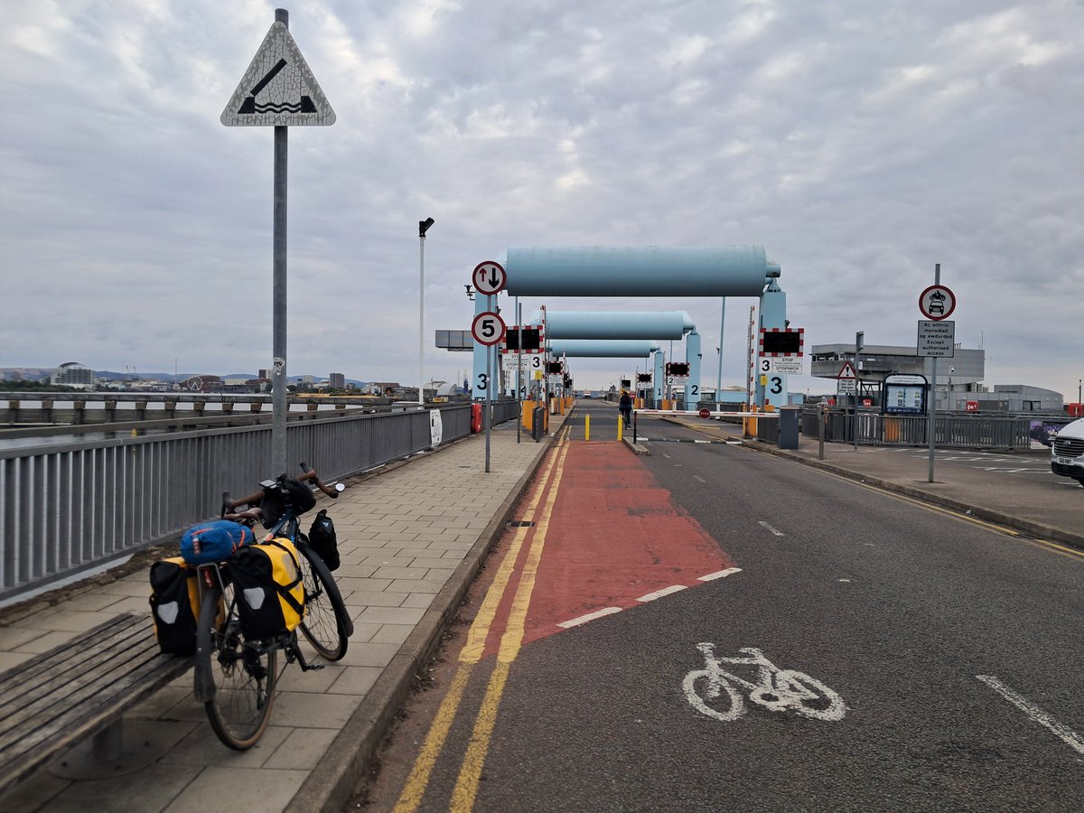 CB_cycles's tweet photo. And we're off! The #TransWales ##TourofBritain edition has begun π΄ββοΈπ΄σ §σ ’σ ·σ ¬σ ³σ Ώ
Start line: Cardiff Bay Barage
Finish line: Great Orme, Llandudno
#cycling #bikepacking #adventurewales https://t.co/HfHlcIHfDC