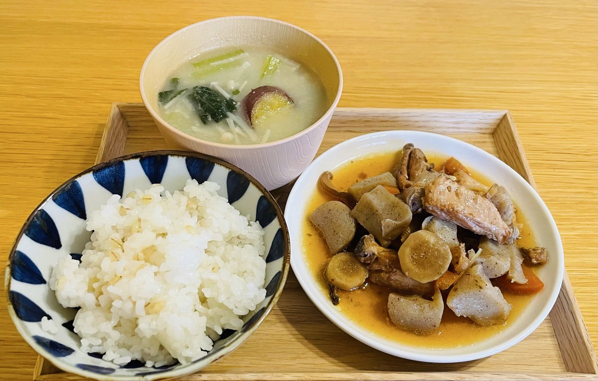 pumpkin33s2's tweet photo. 母からおすすめしてもらった
手羽中で作る筑前煮
これハマりそう😋

和食がやっぱり落ち着きます
#フォロバ100
#和食
#自家製おから味噌
#筑前煮 https://t.co/YfY709IZ0P
