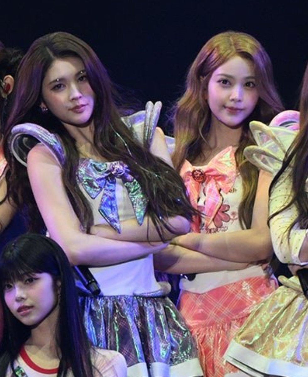 carmenimoet's tweet photo. siapapun tolong bilangin ke bighandz mereka wajib remake foto ini pas pake outfit sailor moon 😭😭😭 https://t.co/JpeCwQbBQ7