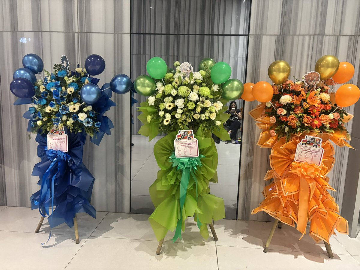avllmphfanevent's tweet photo. FOR PH STAGELIGHTS STAYING IN #Oshicon2026 UNTIL CLOSING!!!

You can start picking flowers from the flower stands to bring home at 7PM! If you wanna keep them to press/preserve, you can get a chance later!! 

Note: please do not get the art standees and print outs tho!! https://t.co/YBhKYXkqO8