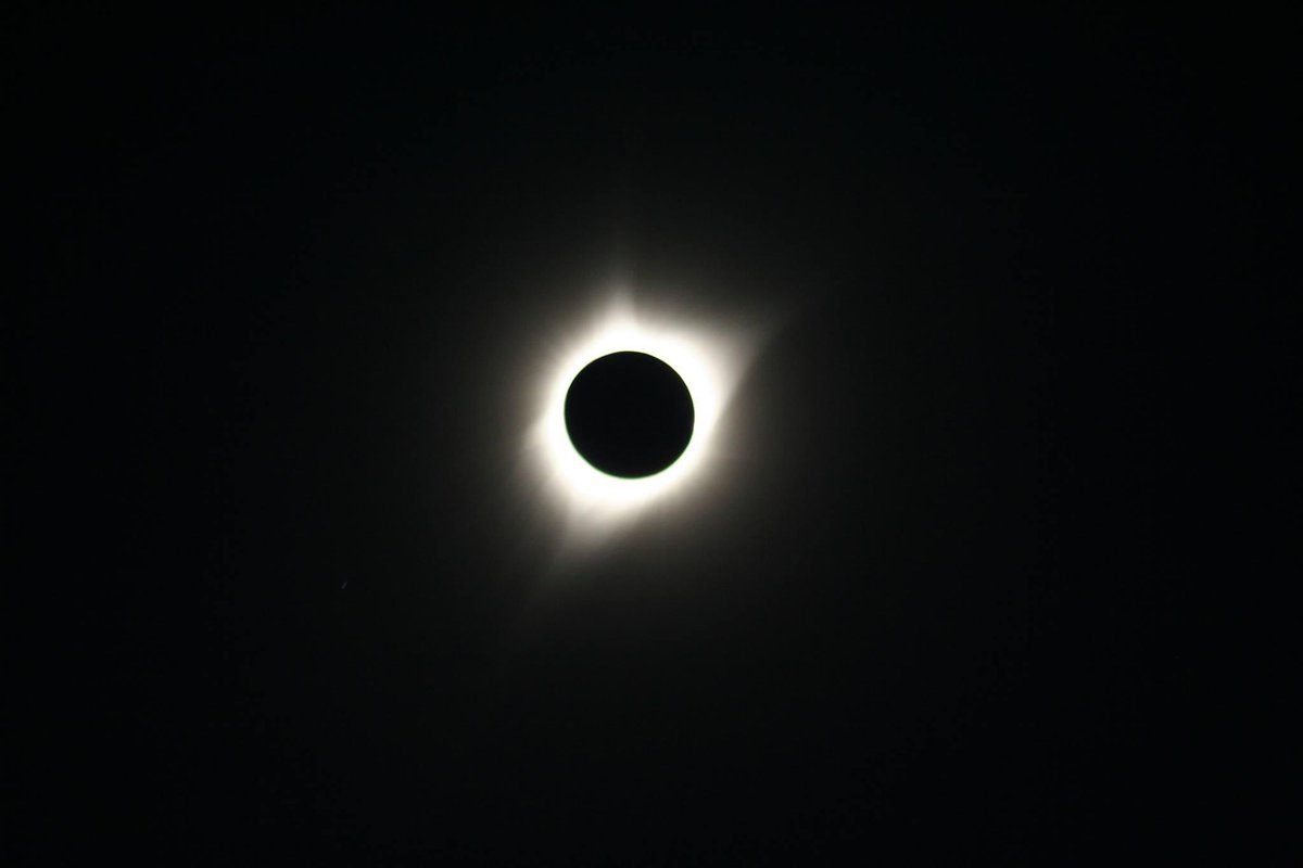 AJamesMcCarthy's tweet photo. My first eclipse photo taken in 2017 vs my latest https://t.co/Mz9hcSdO8w