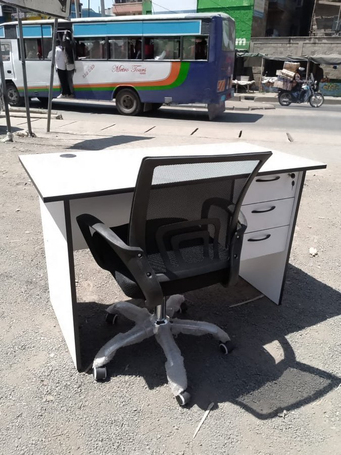 virginHoffice's tweet photo. Promotional Price
Order this 1.2m office desk + secretarial chair
Price: kshs 9,999/=
Call/WhatsApp:0703925459.
We deliver countrywide in Kenya
#FaithBeatrice Housing #Quickmart72 #AHPBomaYangu #ISupportKalonzo Homa Bay FreshAndEasy Linda Mwananchi Housing Pole #VARMustRise https://t.co/2MW1asrt4E