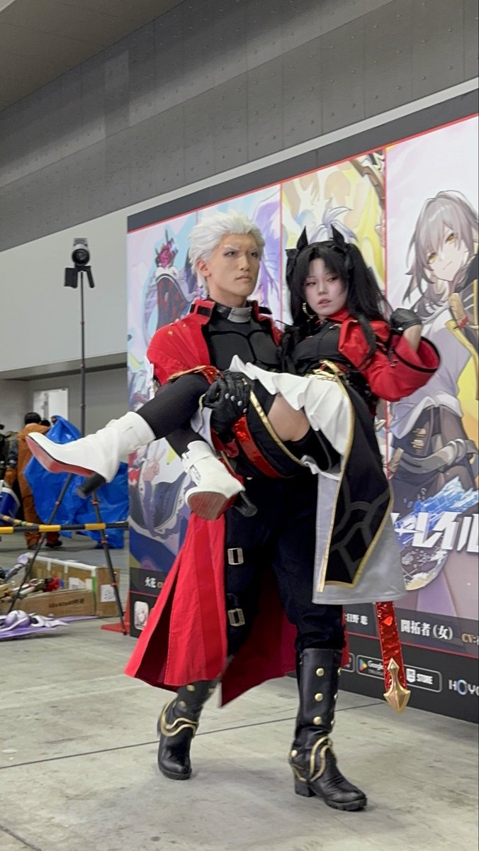 N1rataMA_jeu's tweet photo. 色んな人をお姫様抱っこするアーチャーさん(@sabat_cosplay) https://t.co/cmLMZWvHlf