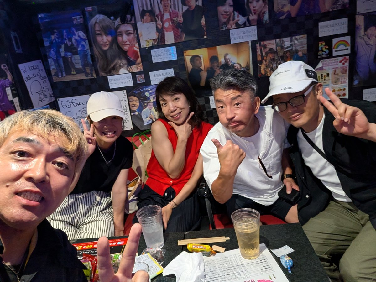Wface_monomane's tweet photo. いつも御来店頂きありがとうございます🙇
お連れ様も、別のお客様のミスチルに感動しておられましたね😆
また皆さんで来てくださいませ😚 https://t.co/pzSUzDjyQq
