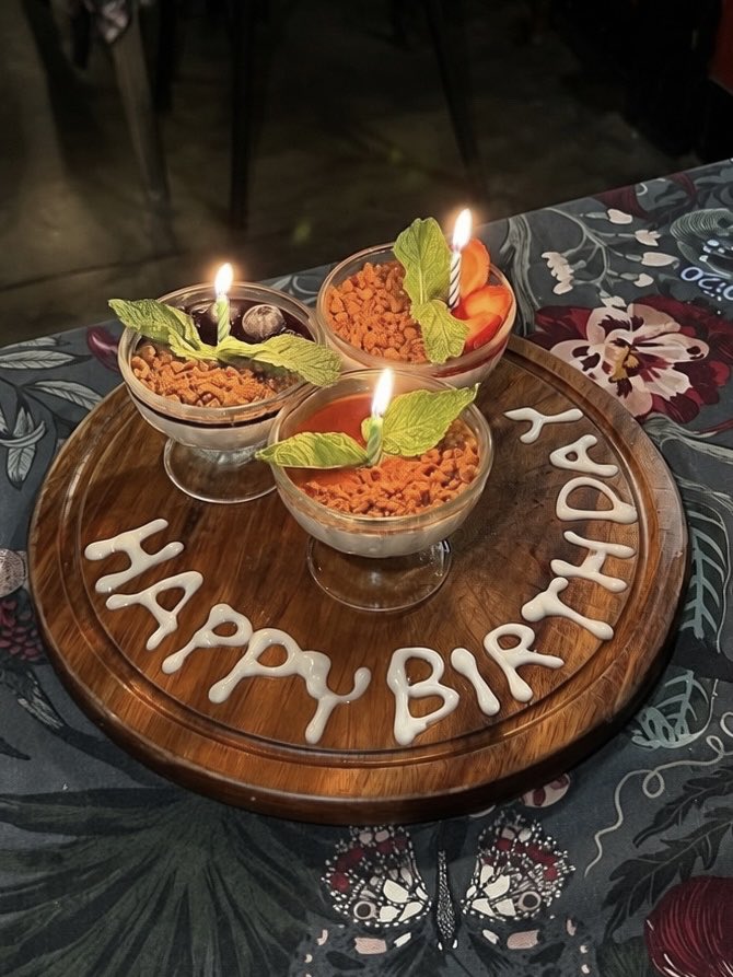 cinnierain's tweet photo. 🎂🥂🤩🫶🏻 https://t.co/Td9ENVwMVr