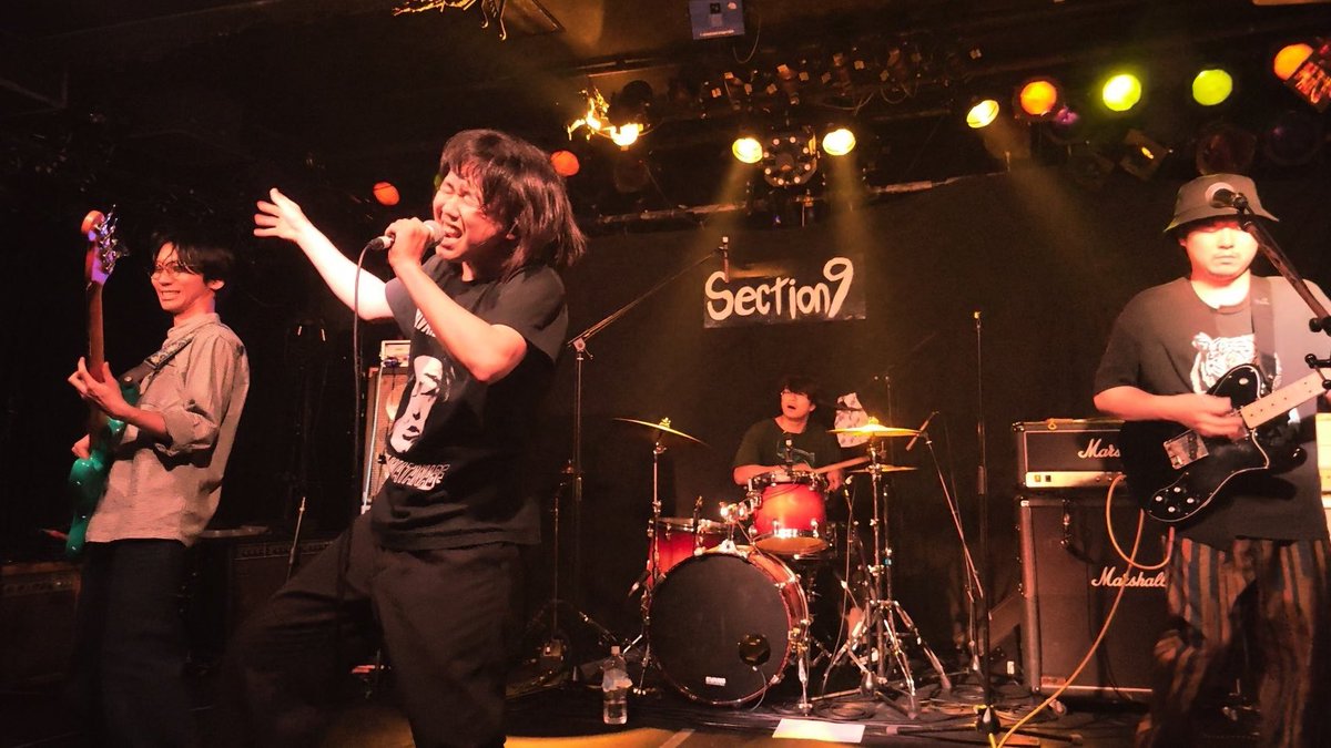 chikyumaru_band's tweet photo. 昨日は沼袋Section9で『ロックンロール万博2026』🎡
お越し下さった皆さま、ありがとうございました！長丁場お疲れ様でした🙇‍♂️
沢山の方に見ていただけて感謝です！

超タフでかっこいい大先輩方と、こうしてイベントに参加させていただけたことが嬉しい。
俺たちも振り落とされずに走り続けますのでッ！

次のライブは、

8月29日(土)下北沢
 『人差し指がなくなるまでは』

下北沢のサーキットイベントに出演します。
会場はERAで、お昼12:30からトッパーきめます！！！！

#chikyu #地球 #バンド #ライブ #音楽