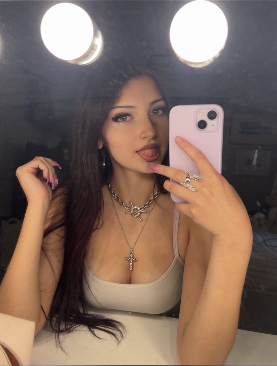zaylinest's tweet photo. so can i play with your hair while you sleep in my arms or do you not like fw that https://t.co/nwLdcWTnRW