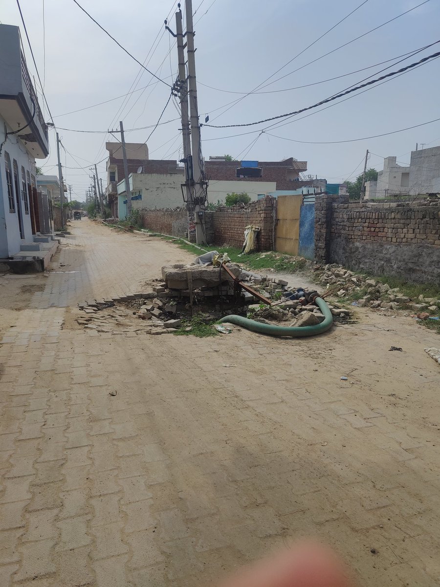 RTIActivist55's tweet photo. @nagarnigamhisar@RanbirGangwa In hisar,viratnagar gali no 6 is facing sever sewerage problem from last 1 year which is causing very difficulty to the commuters also putting them in high risk for accidents.
Viksit bharat ko ek choti si sewer line ko thik karne m kitna smay lgege ? https://t.co/o4RqXqeYYr
