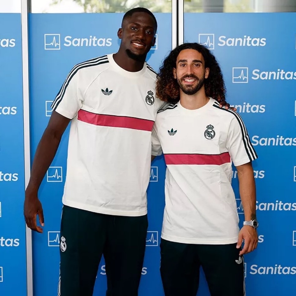 MadridXtra's tweet photo. First match in white today for the new signings vs Schalke.🤍🔥 https://t.co/oKrk6T1j8d