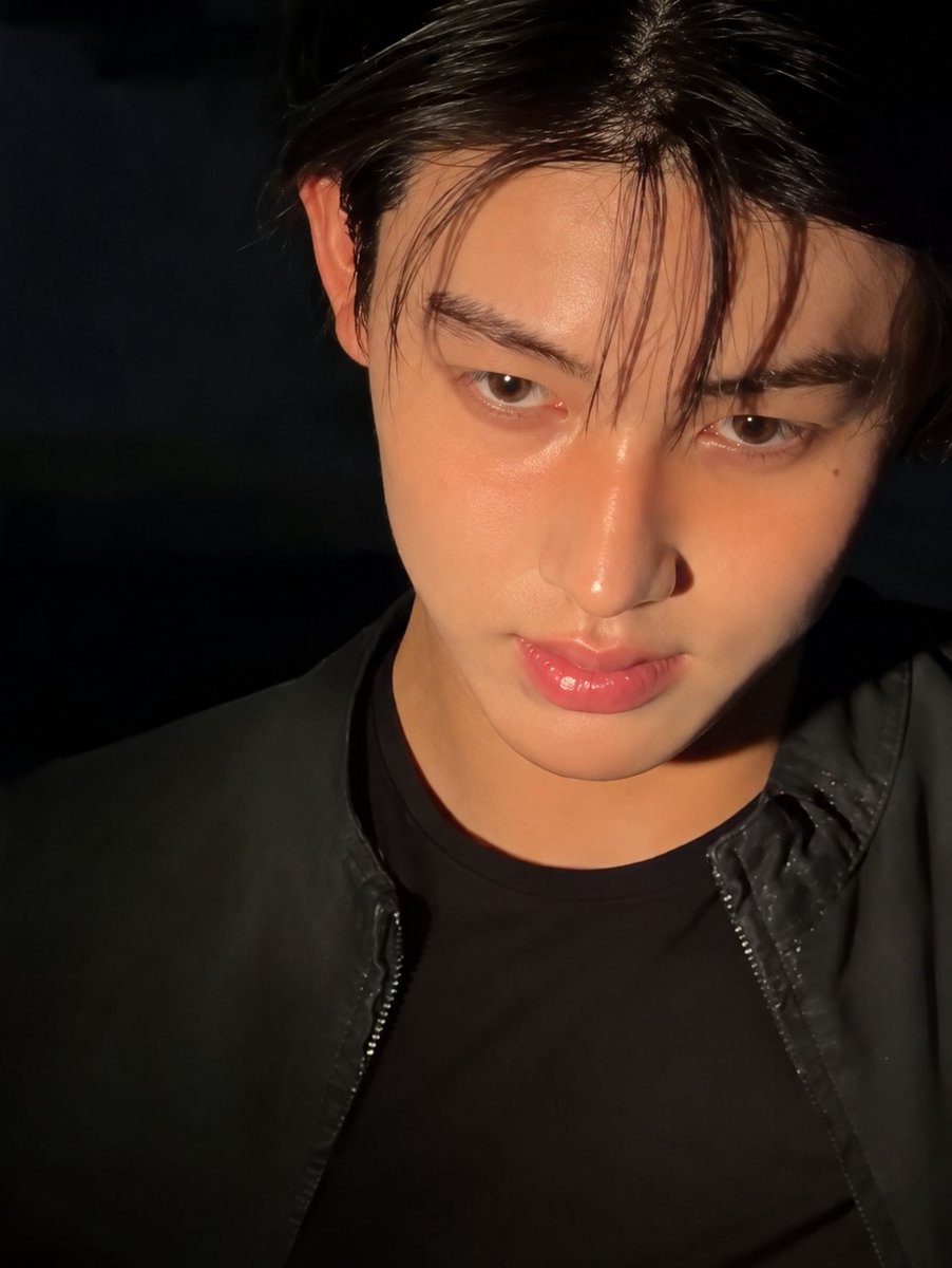 xxeoje's tweet photo. EOM SEONGHYEON FACE CARD https://t.co/R7Aru3oIWK