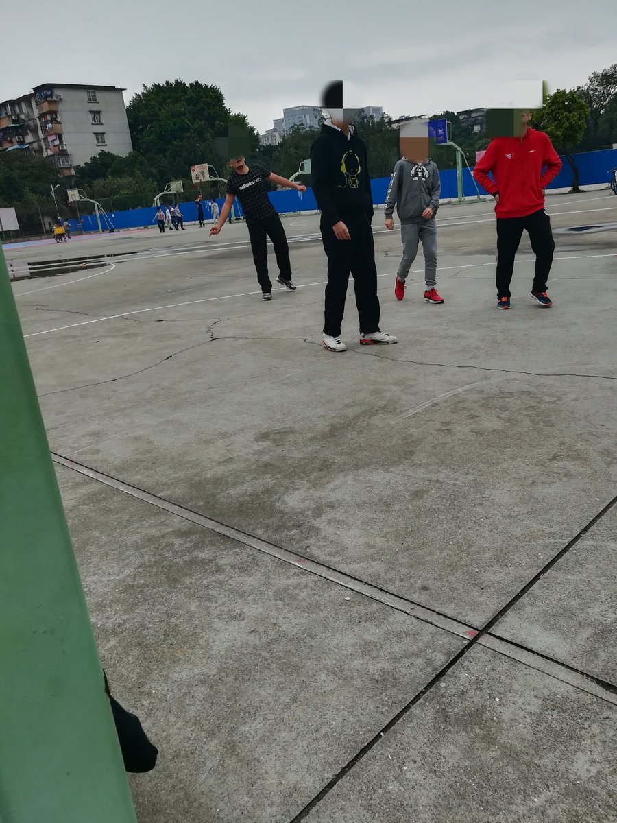 bulin_h's tweet photo. （胡子小哥2）胡子小哥在球场打篮球。 https://t.co/hPRGSlsjQQ