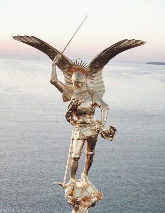 claireyumi888's tweet photo. Petites galettes bretonnes qui nous rappellent que nous sommes en carême de saint Michel (jusqu’au 29 septembre).
Alors, petit effort : privons-nous de sucré et de tout ce qui entache nos âmes.
Et n’oublions pas de prier pour les enfants. #saintmichel #saintmichael #lent #careme https://t.co/7pFCeKRl70