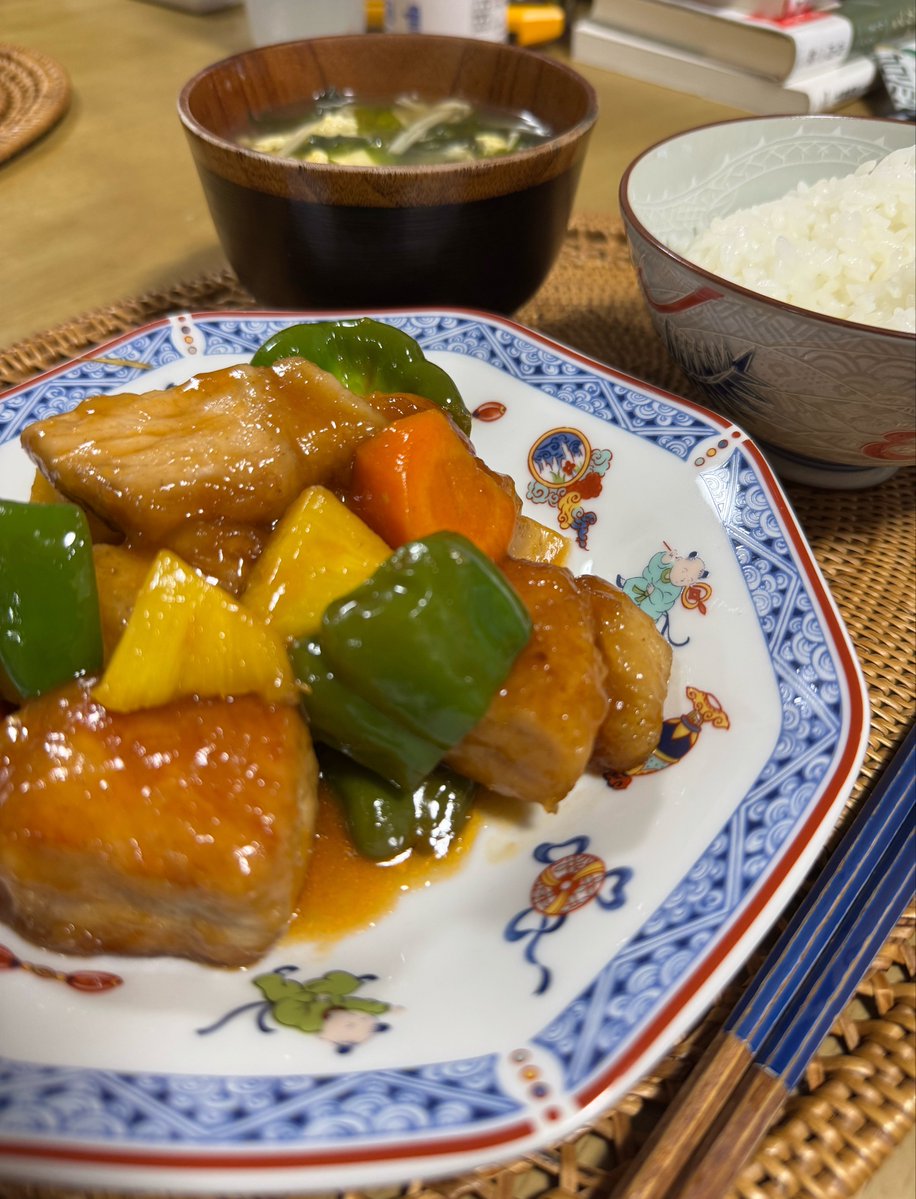 MiyabiTale's tweet photo. 久々に酢豚！

お昼のチャン・カワイの検証番組を見て食べたくなりました。
日曜日は豊臣兄弟とVIVANTを見ながら翌日からの仕事へに気持ちを切り替えるのがルーチンですが、今日はいつも以上に切り替えなきゃね。
お市の方は凛々しいし、ドラムは可哀想すぎる
#豊臣兄弟 #VITVANT  ＃おうちごはん https://t.co/a0Qd8ELOHX