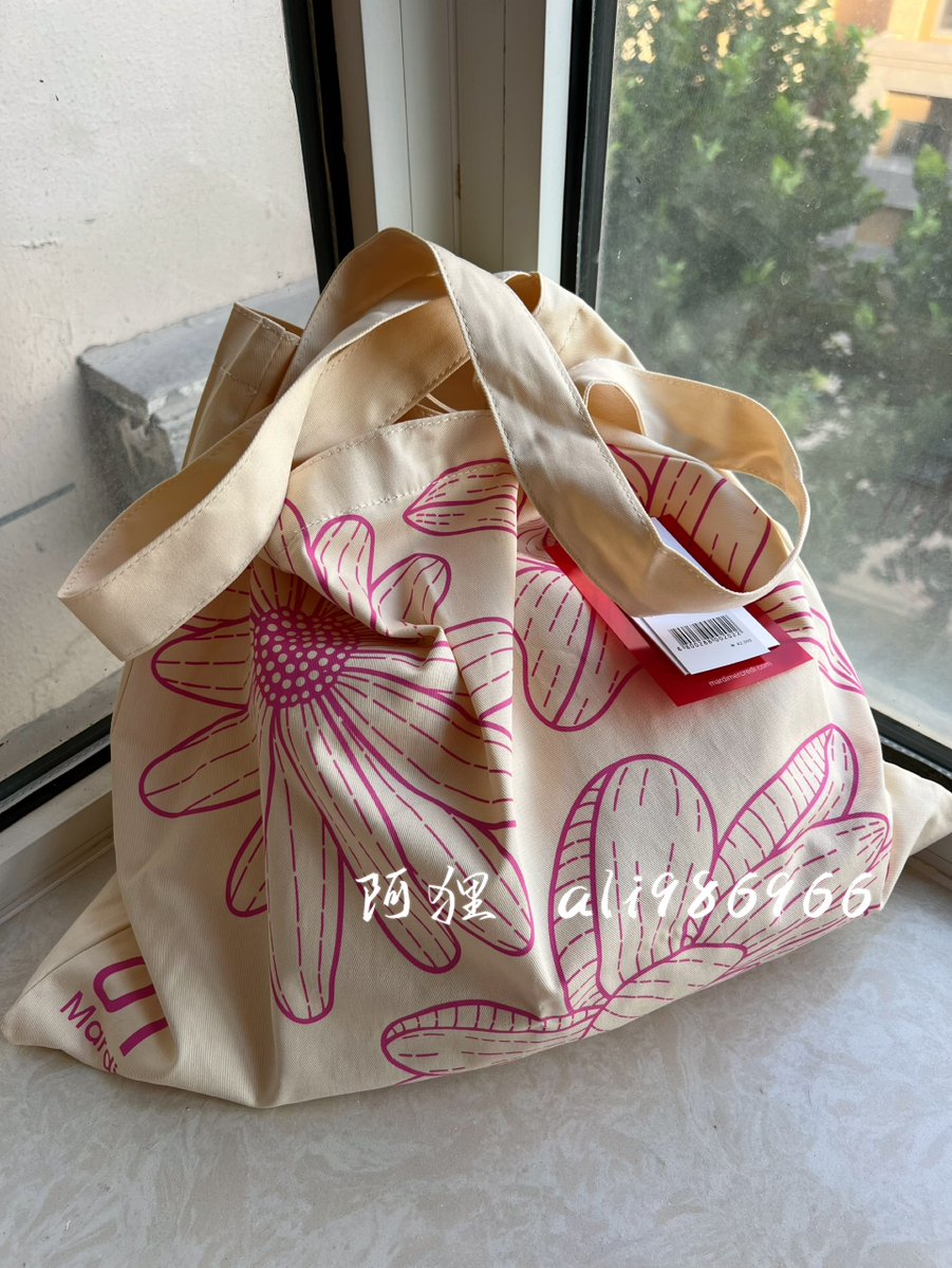 esmaly6's tweet photo. Just finished my hand-stitched linen tote bag! The little daisy embroidery makes every carry feel fresh  What handmade project are you working on this weekend， https://t.co/k6EwaaS7Oy