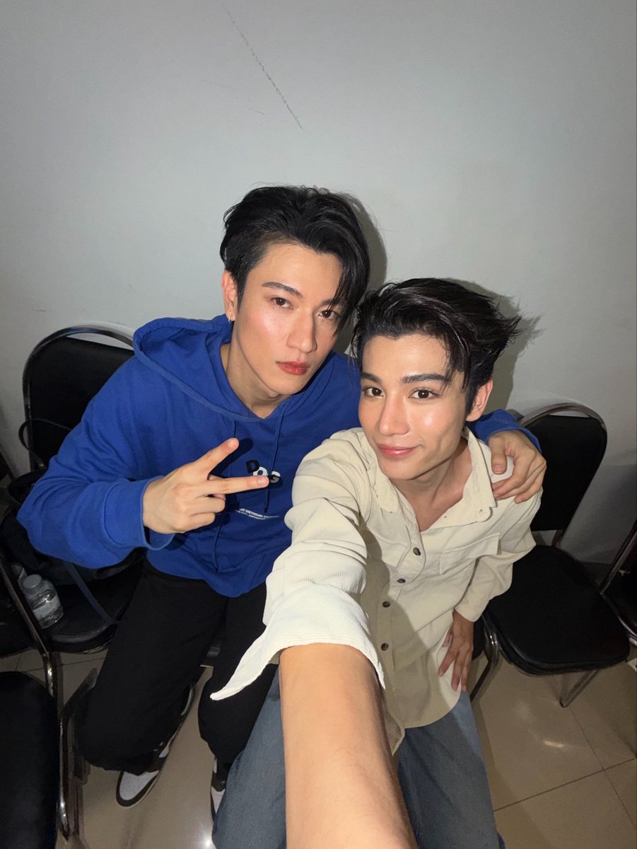 Ongsacelcius1's tweet photo. ขอบคุณทุกคนมากนะค้าบที่มาหากันน
กลับกันดี ๆ น้าา สนุกมากเลยวันนี้
ไก่ซิ่งพาน้องหมวยมาบ๊ายบายค้าบ
รักน้าเจอกันใหม่จุ๊บบ❤️

INNONGSA IS DESTINY

#destinyclinicxinnongsa https://t.co/Bs56MDSgku
