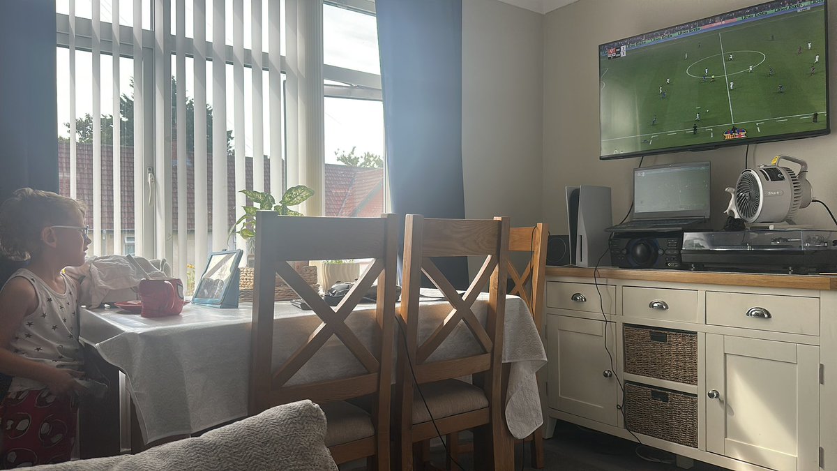 Garethbowz's tweet photo. Non stop FIFA action of a Sunday morning. #dayofthelord https://t.co/Pn1FiLseVu