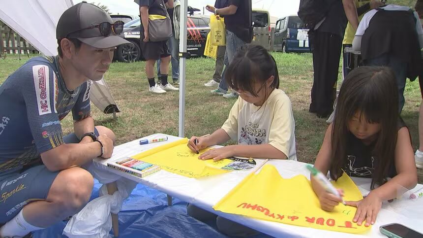 tour_de_kyushu's tweet photo. マイナビツール・ド・九州に向け　コース看板や応援フラッグ製作イベント　大分
https://t.co/01ZTGFZmPL https://t.co/MsgQpwTidp
