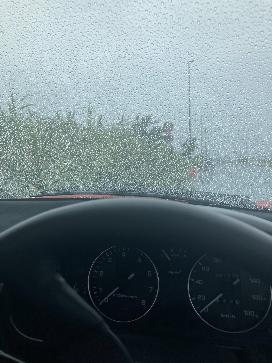 masacyohjyamaru's tweet photo. 雨の令和島
誰も来ないだろうなぁと思いながら、エンジンを止めて優しく幌を叩く雨音を聴きながらのんびり小一時間
引き揚げようと思ったら黒蠍さん、続いて白NDさんがやってきました
水没が心配された黒蠍さん、変わらずいいオトしてました😊 https://t.co/5XQB3HhgGS