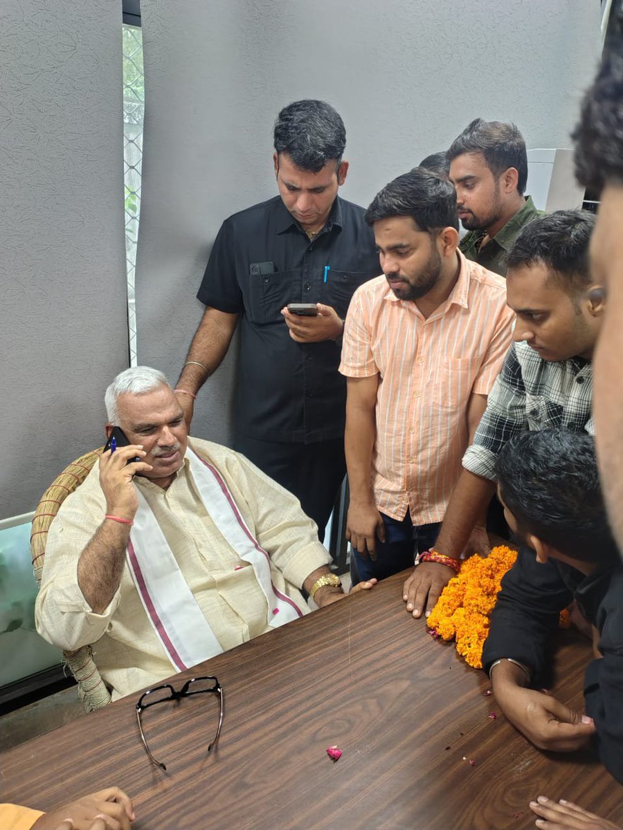 nareshKhatana2's tweet photo. #_1_ईयर_वेटिंग_नियम_के_लीगल_इश्यू का समाधान
आर्टिकल 309 के तहत 4 जून के बाद जिनकी अंतिम सूची आई है उनमें 1 ईयर वेटिंग नियम लागू कर सकते है
4th ग्रेड सहित प्रक्रियाधीन लागू करना है तो
@BhajanlalBjp @alokrajRSSB @RajCMO @akhilarora93 @DIPRRajasthan @akhilarora93  @LaduGodara3 https://t.co/DufnKzEUSQ