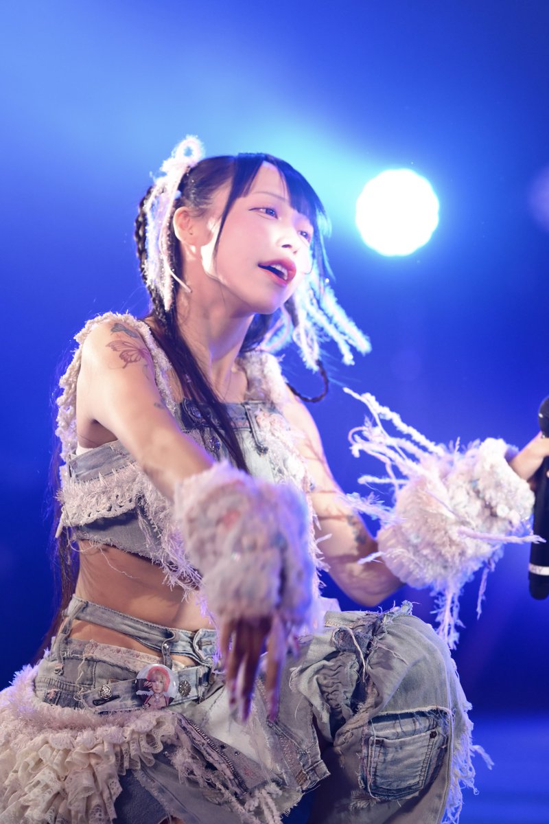evian_9's tweet photo. 月島茜捺(せんな)さん   Blue Cheese Choco Fondue / きっと大切だった
2026/8/12 FORMJAPAN SummerFes in DIAMOND HALL
#月島茜捺 #月島美術館 #ブルチョコ #BCCF 
 
初めて拝見したブルチョコさんのステージ
茜捺さんはエモさが服を着てこの世界に降臨したようなお方 https://t.co/AeicqZw7vO