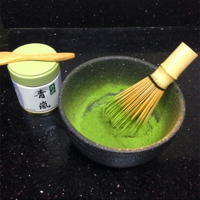 AlvinaKund88888's tweet photo. [Quick u0026 creamy iced matcha latte in 2 mins! Whisk 1 tsp matcha + 2 tbsp hot water, add ice + oat milk, done!  #EasyBrews] https://t.co/4ZkiCLhq5p