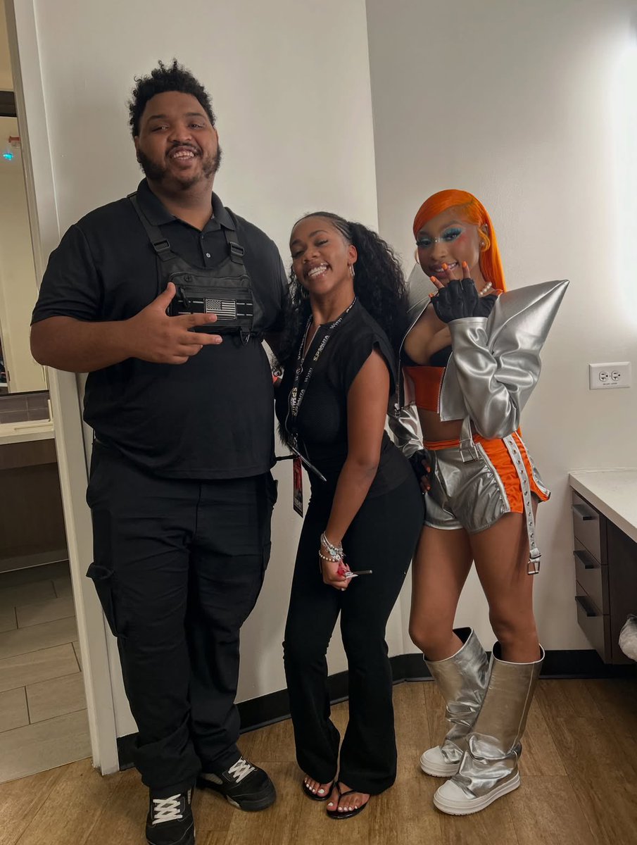 Trimthingz's tweet photo. TRIM👱🏾♀️with #trimsetters https://t.co/QwNGh1T8Ud