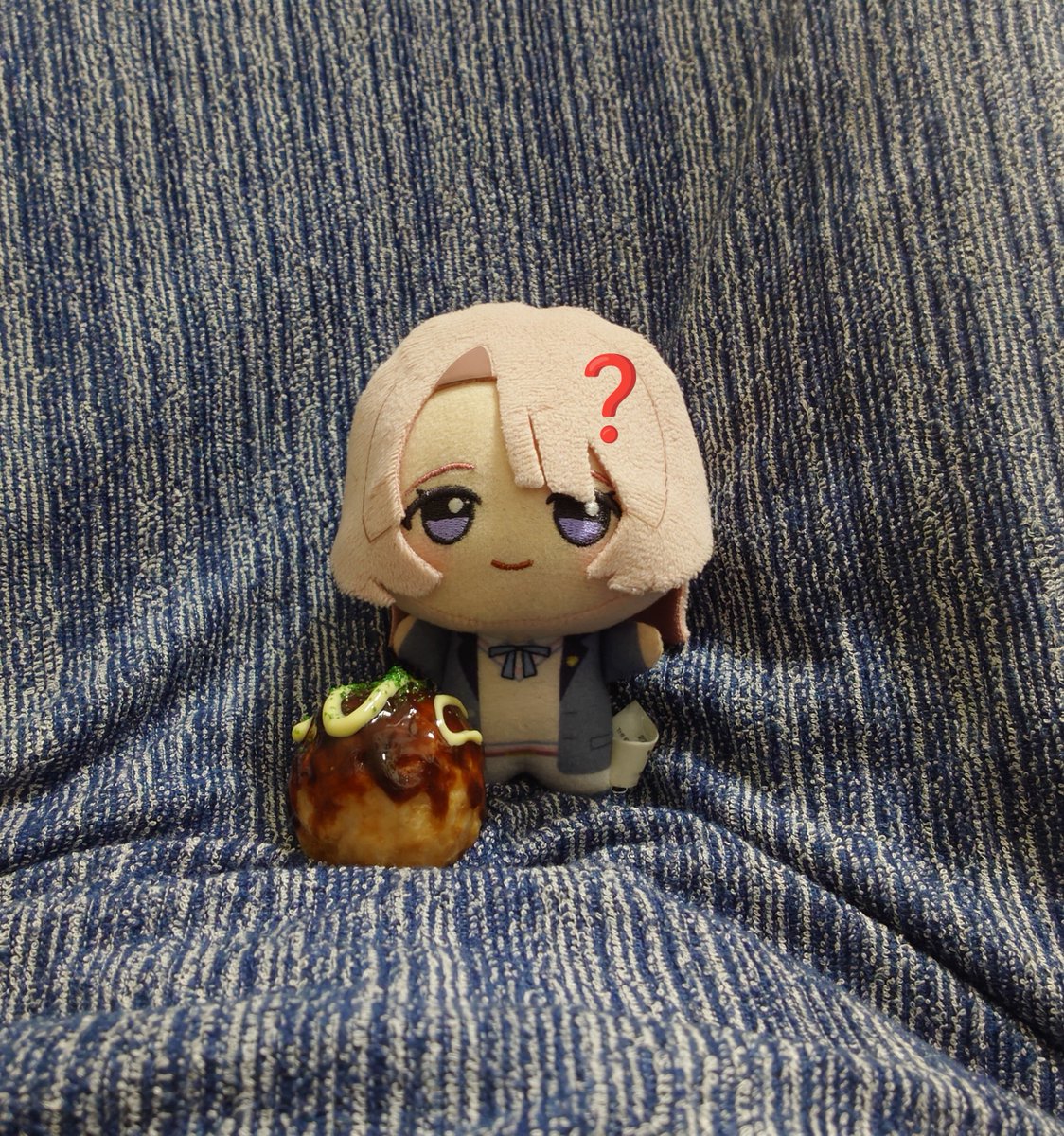 MO_NUI3's tweet photo. 遊んでる麻央ぬいに、今日でお盆休みは終わりだから明日からはそんなに構えない、と伝えたけどあまり伝わっていないっぽい https://t.co/isn8eLkFm9
