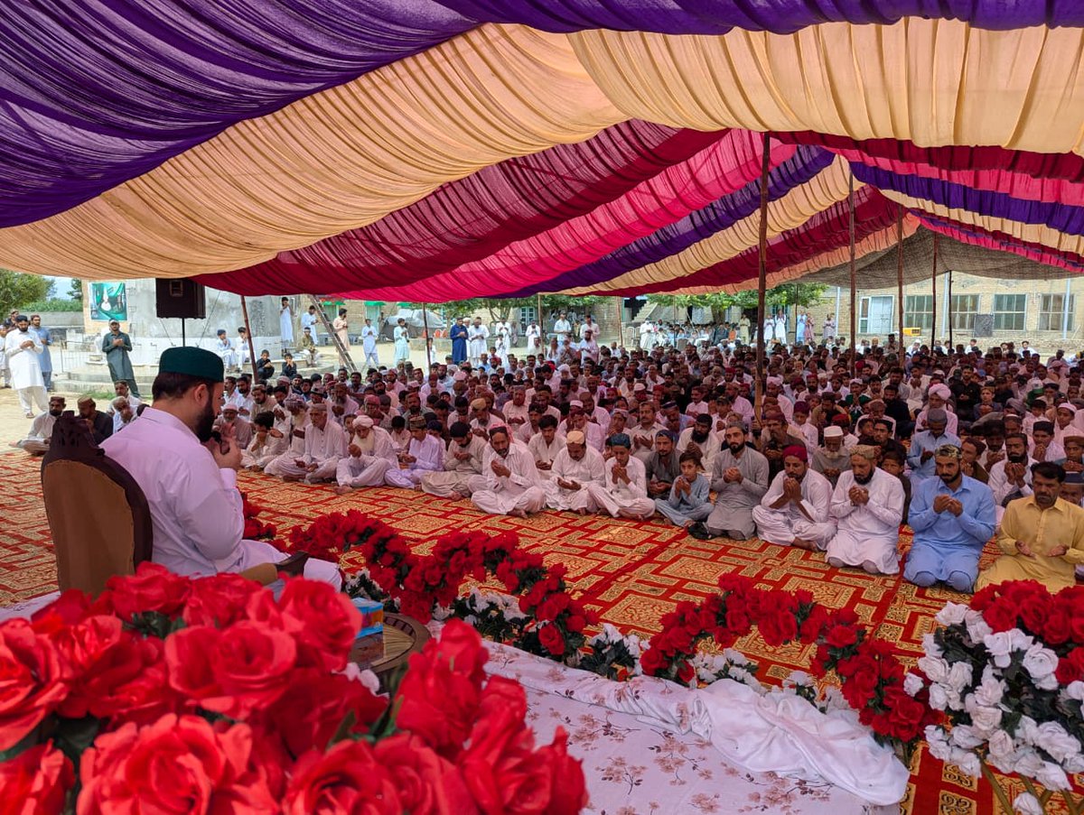 islaheejamaat's tweet photo. Celebrating 14 August Pakistan Independence Day and Youm-e-Sultan-Faqr in Uchali, Soon Valley.
Aks-e-Sultan-ul-Faqr Sahibzada Sultan Muhammad Bahadar Aziz Sahib sitting on the stage.

Event was organized by Islahee Jamaat.
@SultanBahadarAz 
#IslaheeJamaat #Aarifeen https://t.co/d0Vaa5cd4x