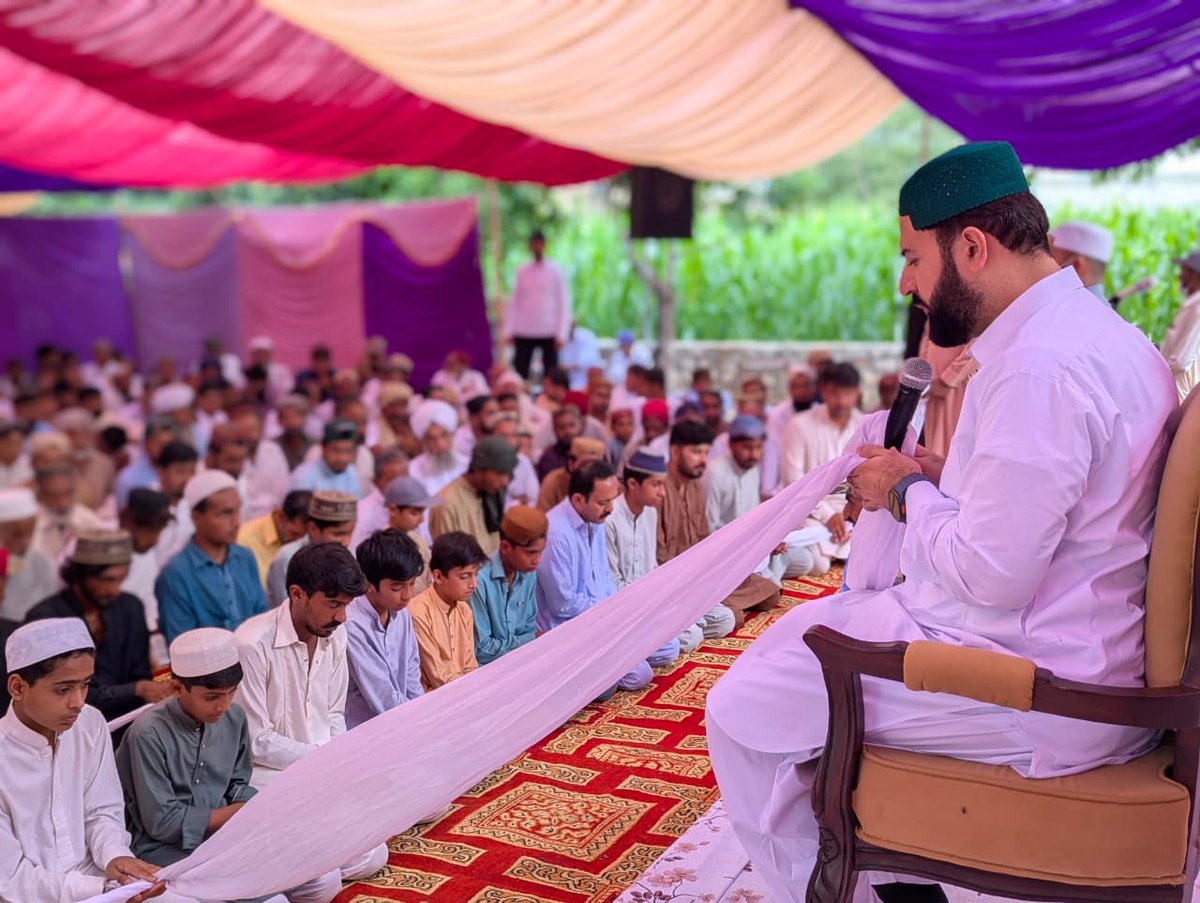 islaheejamaat's tweet photo. Celebrating 14 August Pakistan Independence Day and Youm-e-Sultan-Faqr in Uchali, Soon Valley.
Aks-e-Sultan-ul-Faqr Sahibzada Sultan Muhammad Bahadar Aziz Sahib sitting on the stage.

Event was organized by Islahee Jamaat.
@SultanBahadarAz 
#IslaheeJamaat #Aarifeen https://t.co/d0Vaa5cd4x