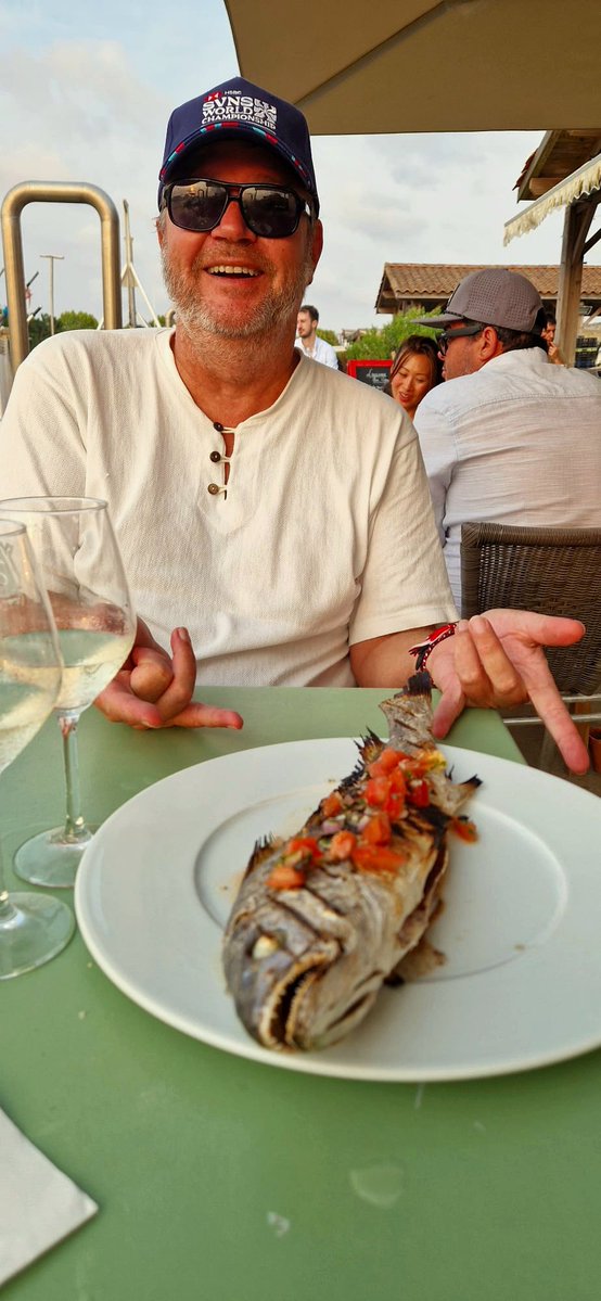 Cire96461251's tweet photo. Se #restaurer/#délecter "au cul du bateau", les pieds dans l'#eau par grande #marée (terrasse du #restaurant inondée) chez un jeune #pêcheur devenu ami. #Simplicité, #générosité. https://t.co/XFhvbIEeZ1