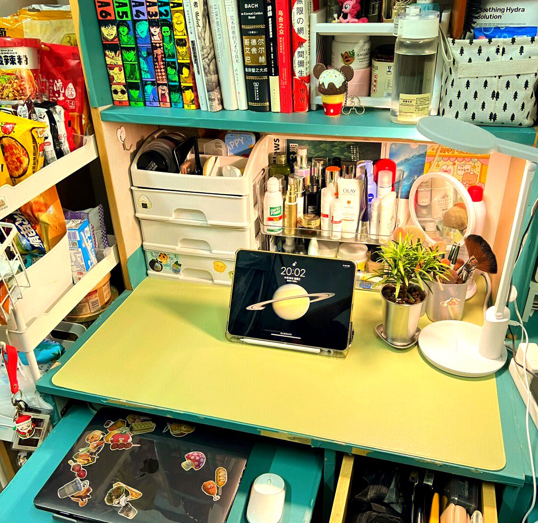 Jimbrogan9's tweet photo. Tiny desk win: added a stack of acrylic organizers + a potted succulent – now my notes stay sorted and my work corner feels so much calmer https://t.co/yl0UHfKy3k