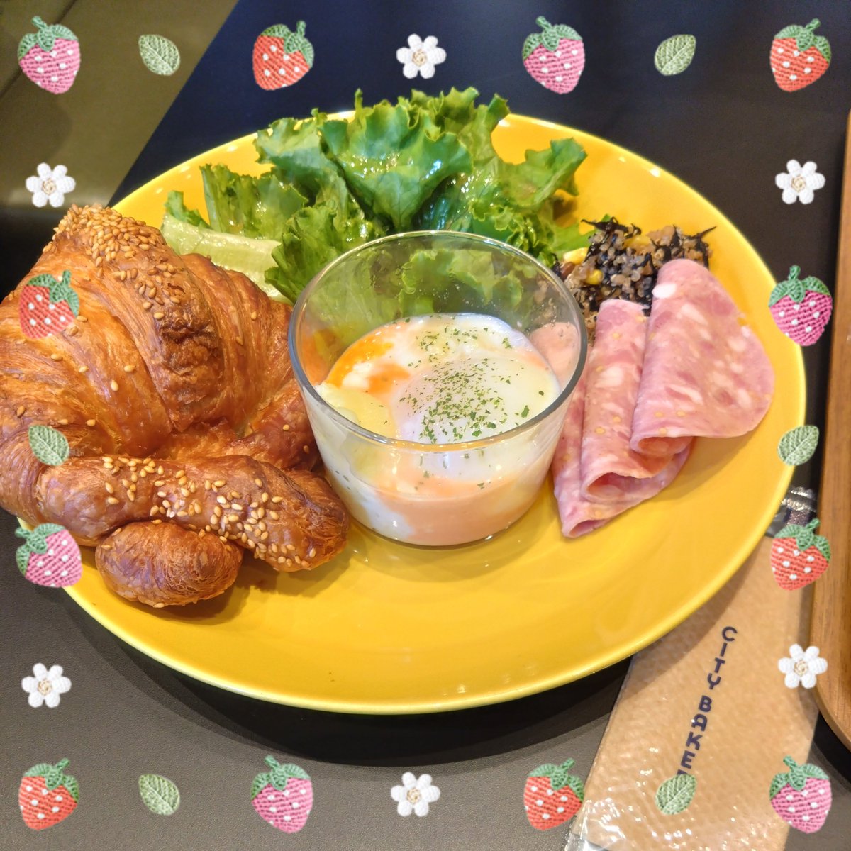 ayumin_hello's tweet photo. トークライブ前にモーニング〜😋
クロワッサン🥐美味すぎた🫶
#citybakery https://t.co/WMncmoBdTG