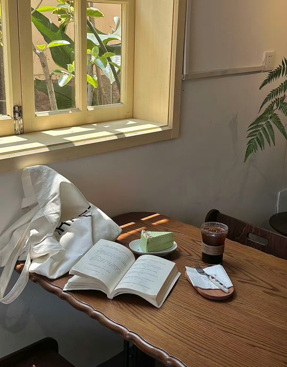 GeorgeLuney's tweet photo. Just chilling with a warm drink and a good playlist—this is what perfect Sunday vibes taste like ， https://t.co/FVuIdKUhuQ