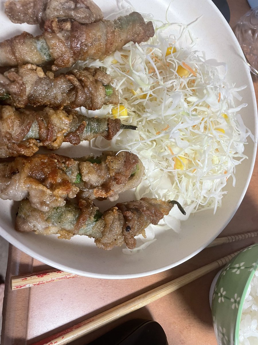 Les3C_'s tweet photo. #ありすさんの今日の晩御飯 
今日は肉巻きオクラの竜田揚げ！
美味かったこれ
オクラに肉巻いて揚げ焼きするだけだからオススメ https://t.co/jjJZEFxEhu