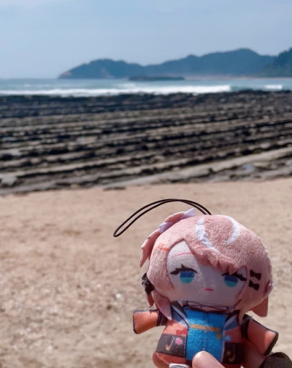 _k_ne's tweet photo. こっちは宮崎の海🏖️
青島神社でひまちゃんの絵馬を発見した🌻 https://t.co/A1kRFjdXaH