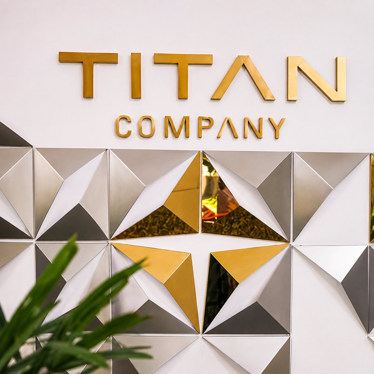 ActorVijayTeam's tweet photo. Indian jeweller Titan has committed ₹1,000 crore to expand its operations, while Sri Lankan apparel manufacturer MAS Holdings will invest ₹880 crore in Tamil Nadu.

A major boost to the state’s investment and manufacturing drive. https://t.co/6z8qIraXw1
