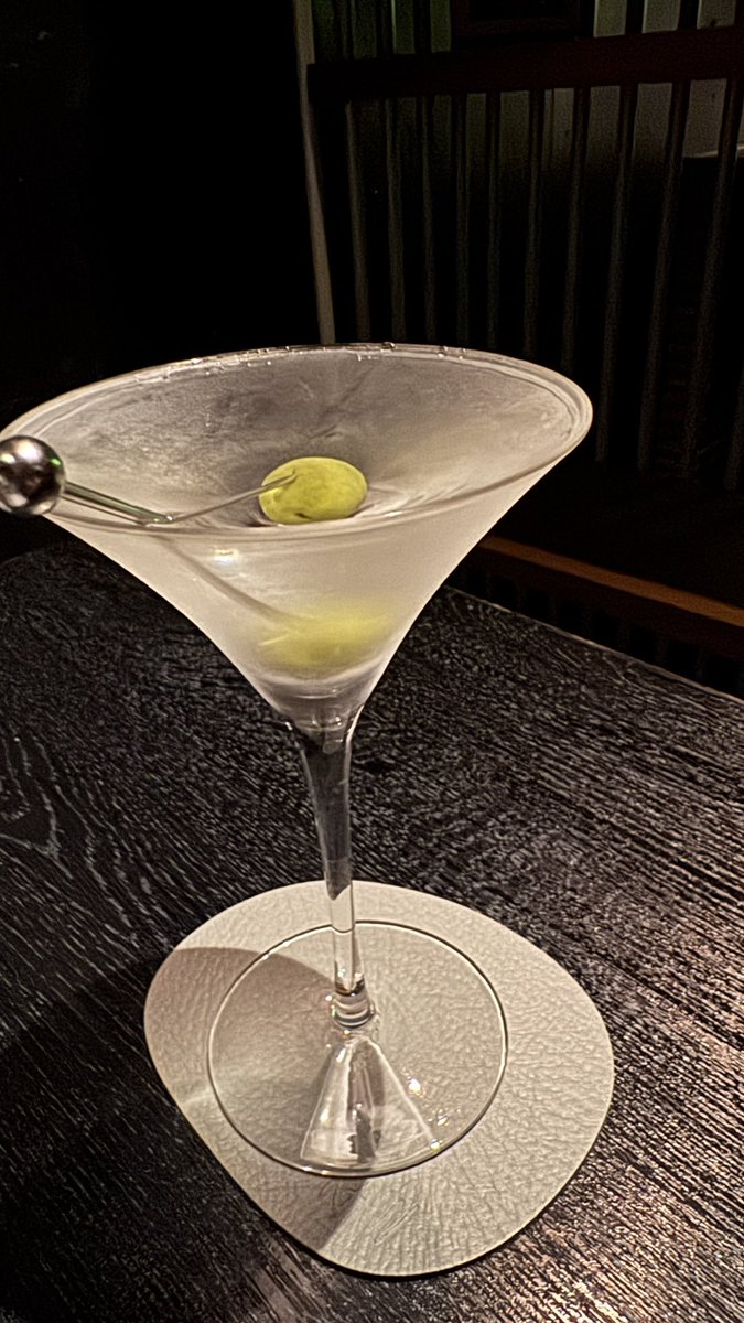 poster1207's tweet photo. BAR🍸 https://t.co/ZqULL8hdgZ