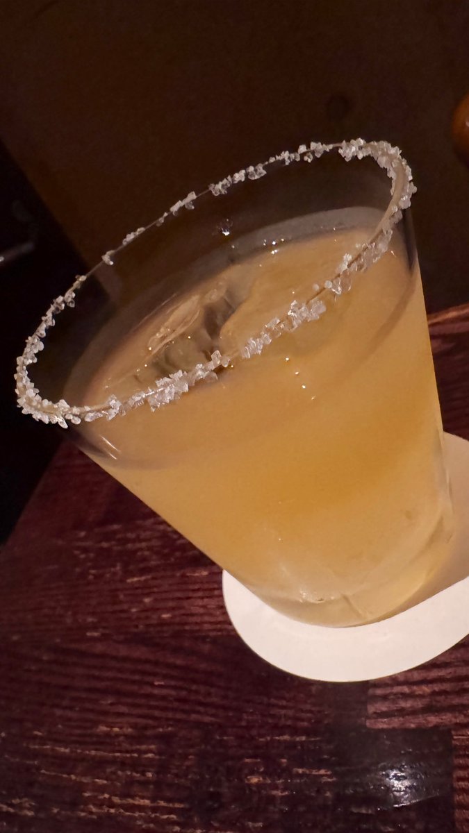 poster1207's tweet photo. BAR🍸 https://t.co/ZqULL8hdgZ