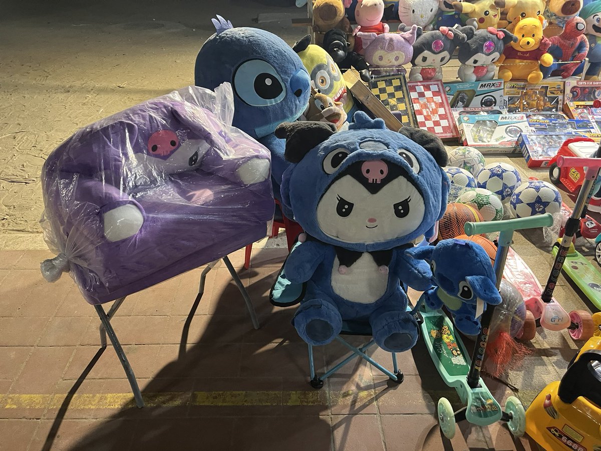 inapon_k's tweet photo. キプロスのラルナカで見かけた「クロミ」と「スティッチ」のコラボっぽい商品。これって知的財産権の侵害品でしょうか？

#クロミ #スティッチ https://t.co/uxsRNRVFGL
