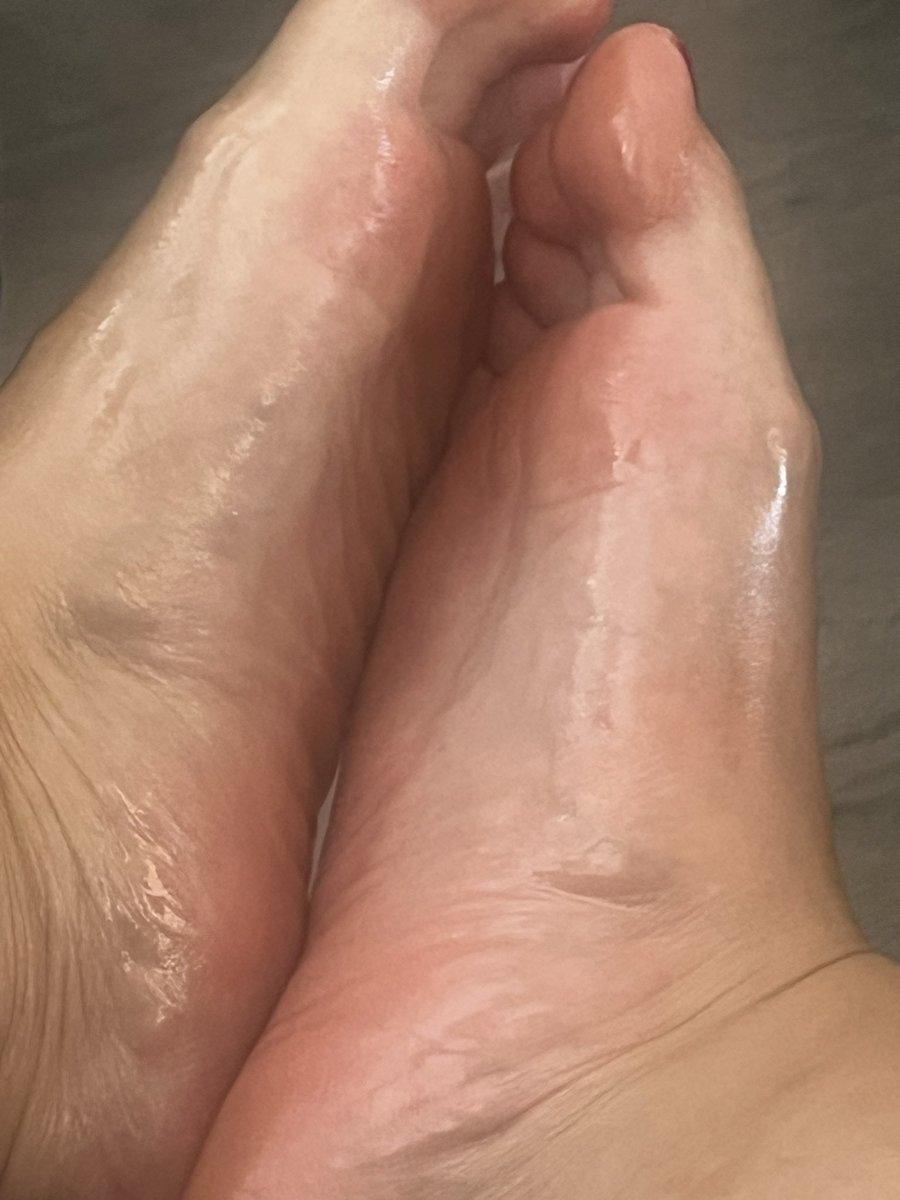 lianetta252's tweet photo. @FeetFinder 

New sale

Oiled feet 

lianetta_252 onlyfeet https://t.co/2aNT3AnsMW