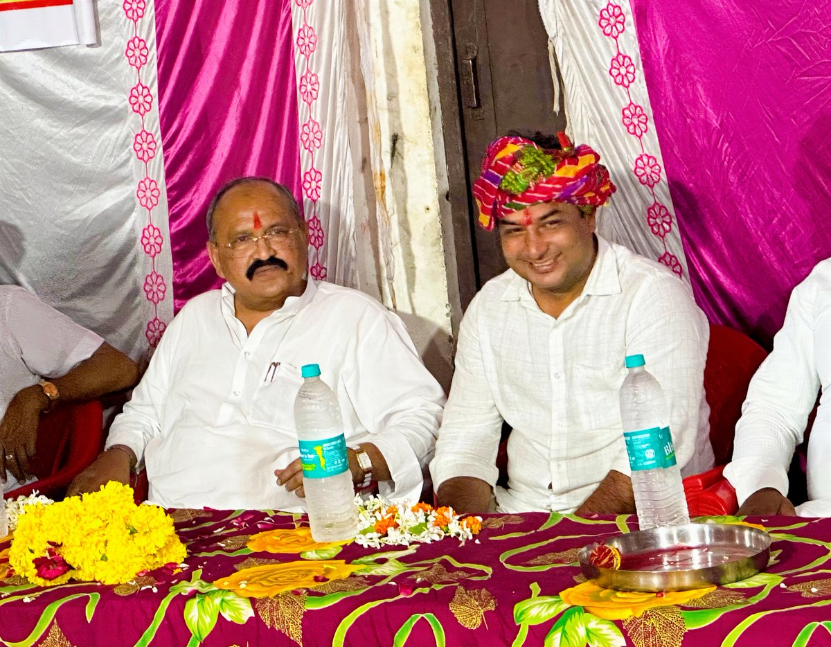 PrahladGunjal's tweet photo. छोटे भाई नरेश मीणा को जन्मदिन की ढेर सारी शुभकामनाएं ।

मैं ईश्वर से आपके उत्तम स्वास्थ्य एवं दीर्घायु होने की कामना करता हूं, आशा करता हूं जल्द ही तमाम प्रकार की परेशानियों से मुक्त होकर आप बाहर आएंगे और फिर से समाज सेवा के काम में पूरी दृढ़ता के साथ जुटेंगे।
@NareshMeena__ https://t.co/AtOzQyxeY2