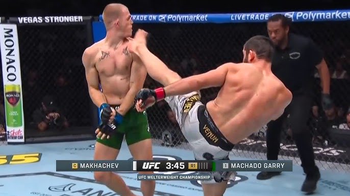 MMAWolfs's tweet photo. WHAT A HEADKICK FROM ISLAM MAKHACHEV!🤩 https://t.co/yORodpgDCj