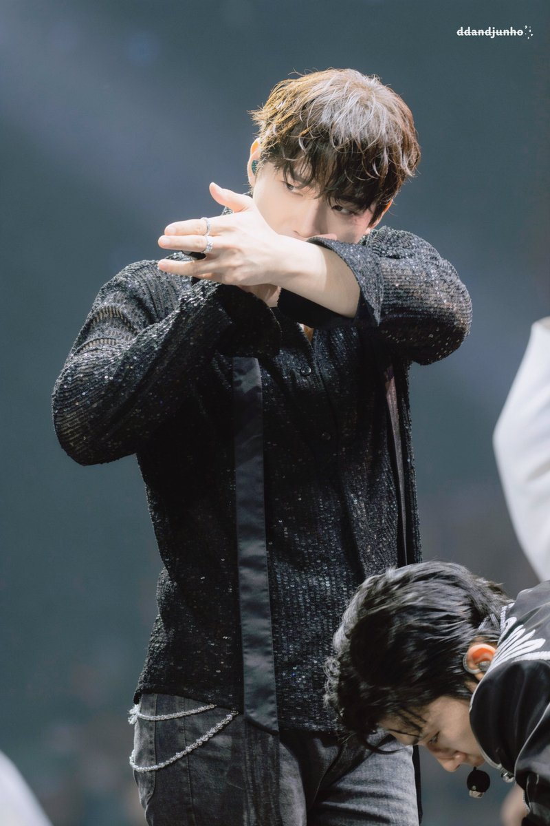 YungChiii's tweet photo. 260809 
2PM Concert "THE RETURN" in INCHEON 5️⃣

@dlwnsghek
@follow_leejunho
#이준호 #leejunho #JUNHO #李俊昊 #ジュノ https://t.co/ysNCdgcN0L