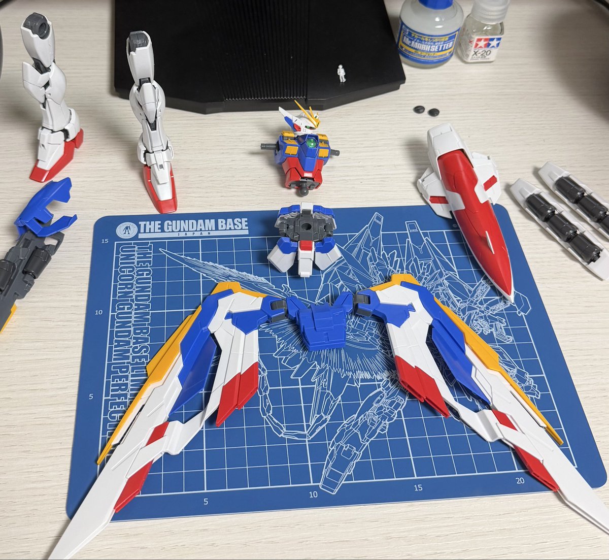 pito_ch's tweet photo. ナイス古本市場👍

このシャアザクがあるならガンダムも
と思ったんですがない感じ？

メタリックが思ったよりキレイで⤴️⤴️
今はMGウイングガンダムEW
#ガンプラ初心者 #プレバン
#ガンダムベース #古本市場
#積みプラ #GUNDAM https://t.co/I6Oe59zgO6