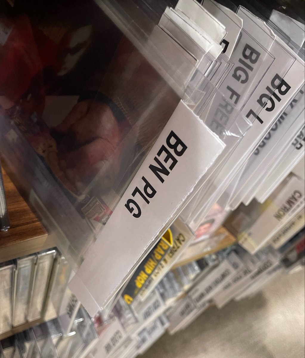 Neongvraicompte's tweet photo. Jss allé ds un magasin de musique sur 6 étages en plein shibuya bah j’ai c’est le seul rappeur FR que j’ai trouvé azzz https://t.co/r5VtgML0GG