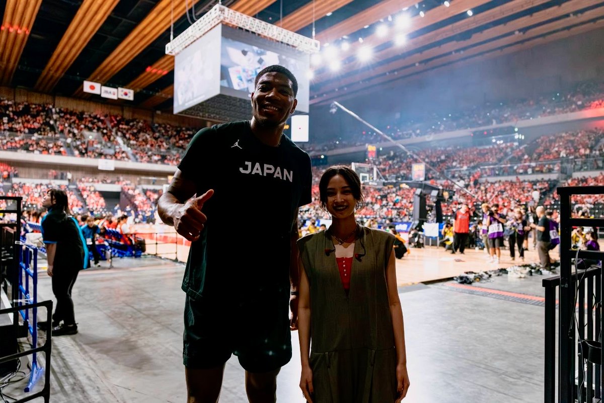 5ch_basketball's tweet photo. ／
テレビ朝日バスケSPブースター #広瀬すず さんと 
日本代表 #八村塁 選手🇯🇵
＼

W杯最終予選前
「最後」の国際試合🔥

―――――――――――――――――
今夜7時～生中継！！日本×韓国
テレビ朝日系列地上波
ABEMA・TVer生配信
―――――――――――――――――

#日本代表 #W杯 https://t.co/ZgHXO9egne