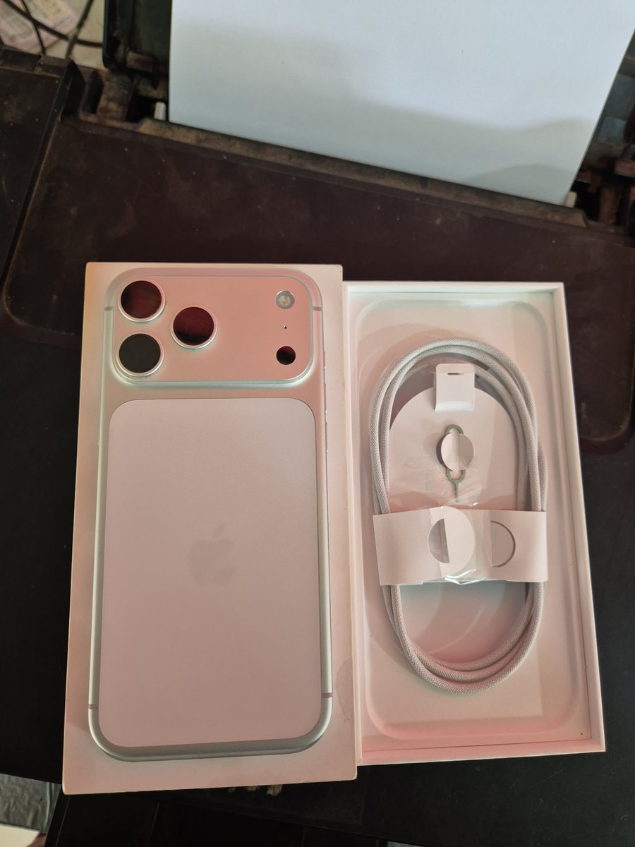 nuuna400's tweet photo. 🪷iPhone 17 Pro Max 256gb. แบต100%
⭐️ประกันถึง21/2/70 
~ ราคา 37,999฿ ส่งฟรี (งดต่อ)

•เครื่องครบกล่อง+สาย
•เดิมๆ บอดี้สวย มีรอยที่มุมเครื่องนิสนึง
•ใช้งานได้ปกติ

📍นัดรับกทม./ม.เกษตร/แมสกทม.
#ไอโฟน17 #ไอโฟน17โปรแม็ก #ไอโฟน17promax #ไอโฟนมือสอง https://t.co/drUOeutPft