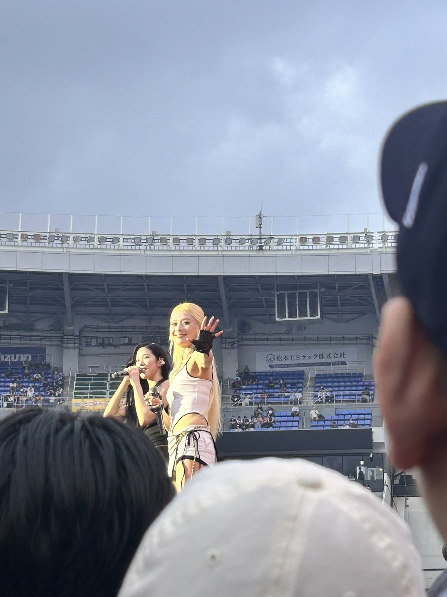 _cahori__'s tweet photo. ルセラフィム終わって30分経って落ち着いて、急に涙が込み上げてきている、なんだこれ。超〜〜たのしかった本当にかっこいいよだいすき………😭
野外で汗だくで見る夢叶っちゃった！しかも大好きなサマソニで！ありがとう！
@IM_LESSERAFIM #le_sserafim https://t.co/kENcTOakl9